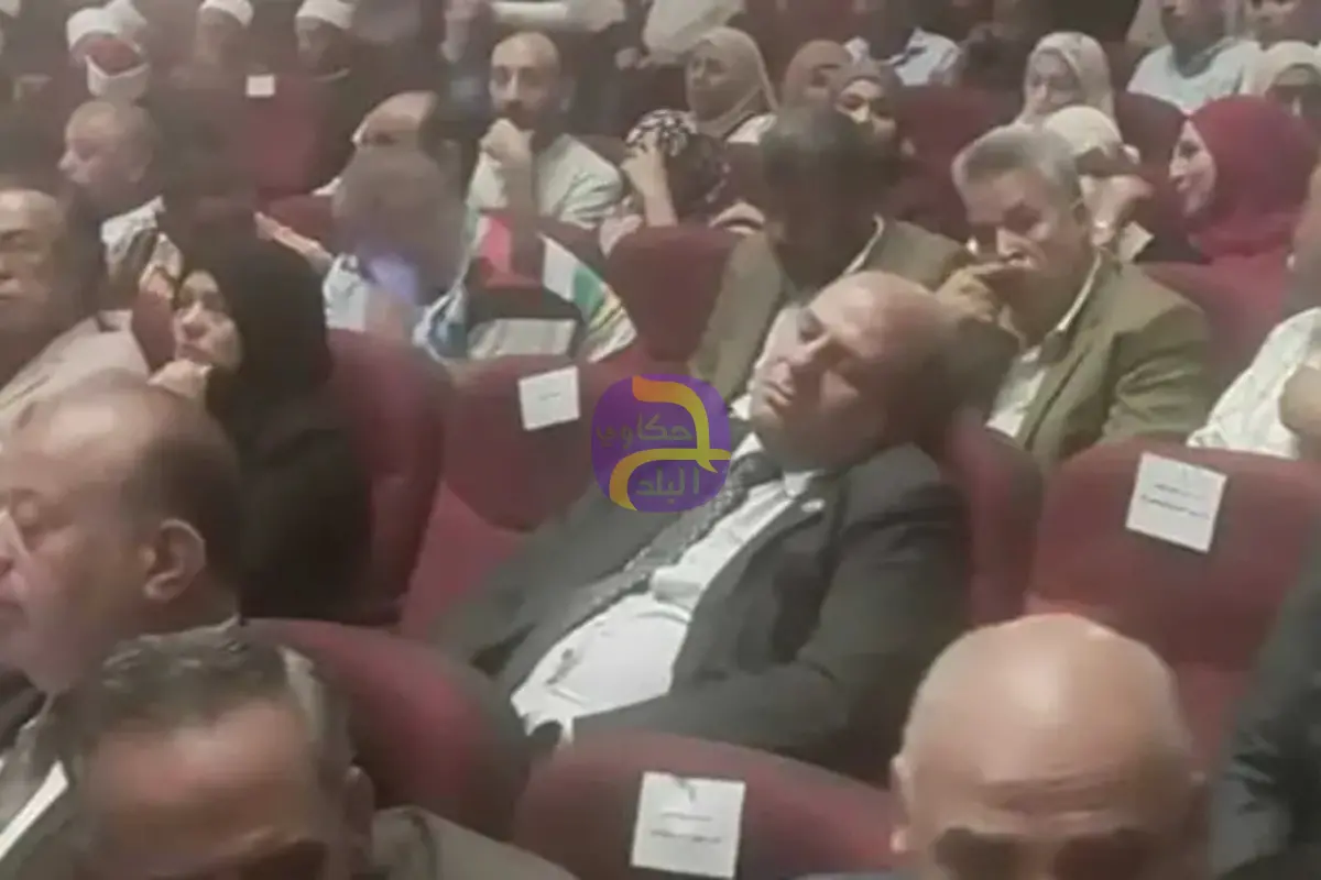 مسؤول نائم في اجتماع عام يشغل المصريين: كنت بتأمل