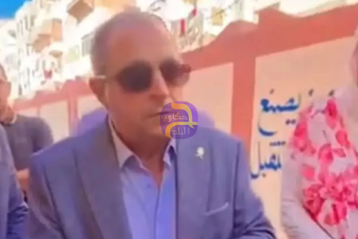 محافظ بورسعيد يضبط طالبات هاربات من المدرسة.. وتحويل المديرة للتحقيق