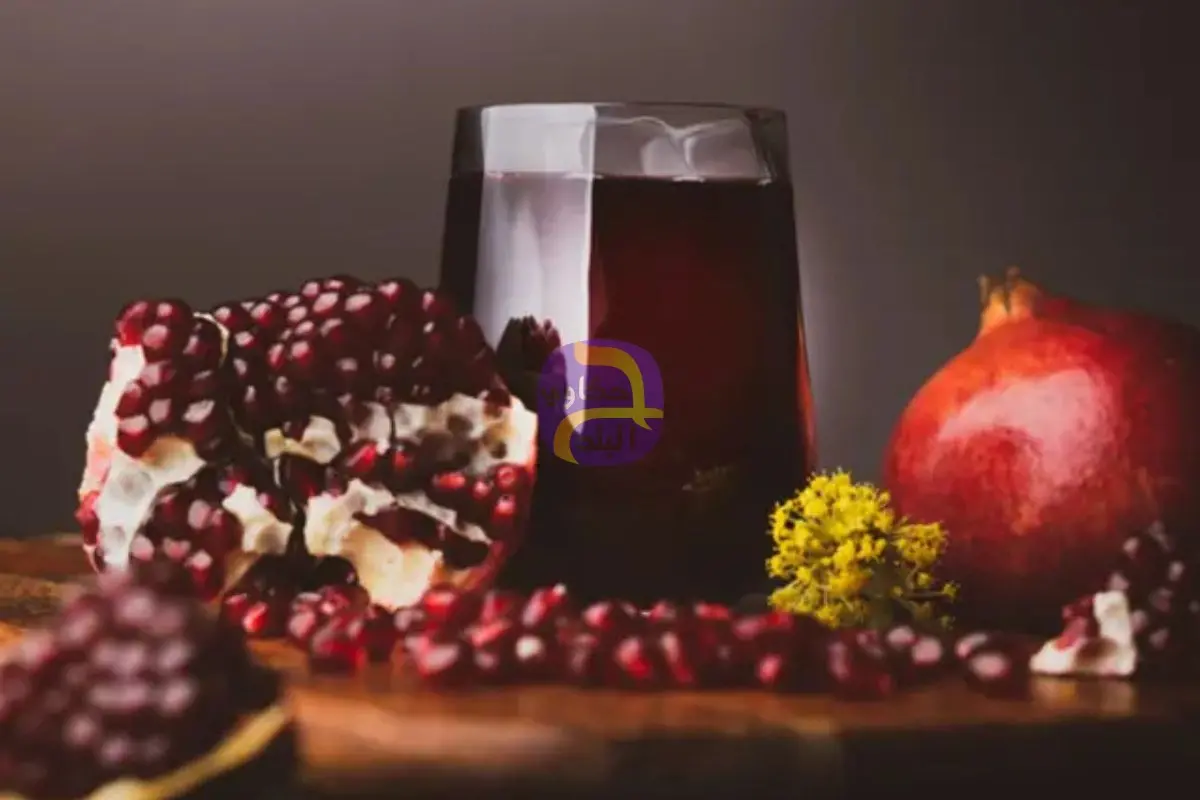 أيهما أفضل.. تناول حبات الرمان أم شرب عصيرها؟