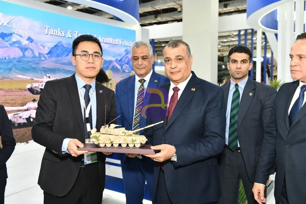 وزير الدولة للإنتاج الحربي يلتقي ممثلي روس أبرون اكسبورت في EDEX 2025