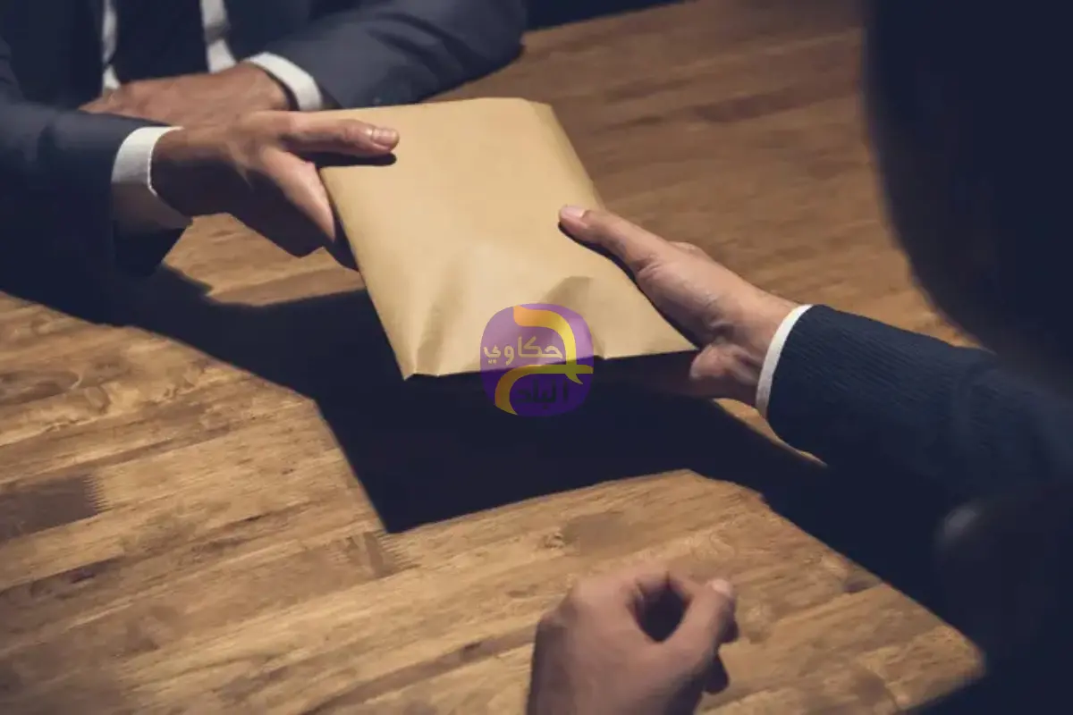 رشاوى وتعيينات وهدايا.. تفاصيل إحالة مسؤولين مصريين كبار إلى المحاكمة