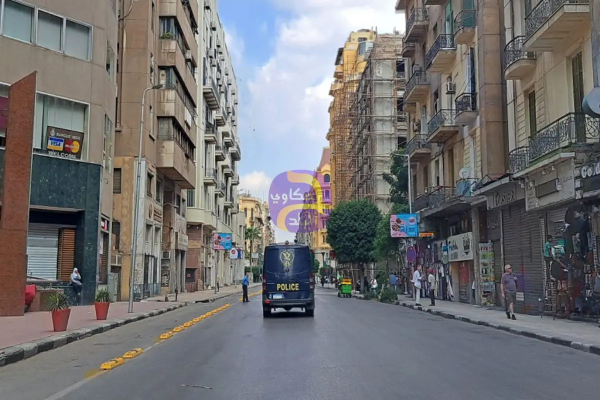 القبض على خليجي يسير عاريا داخل كمبوند شهير.