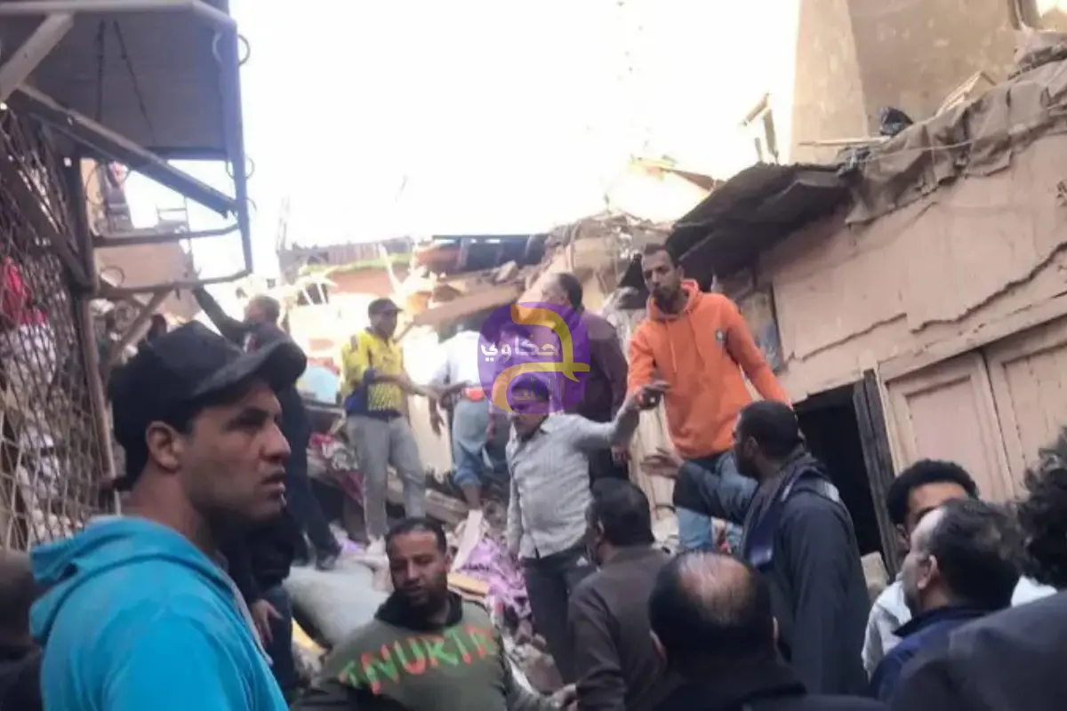 انهيار عقار من 5 طوابق على سكانه وسقوط 4 جرحى