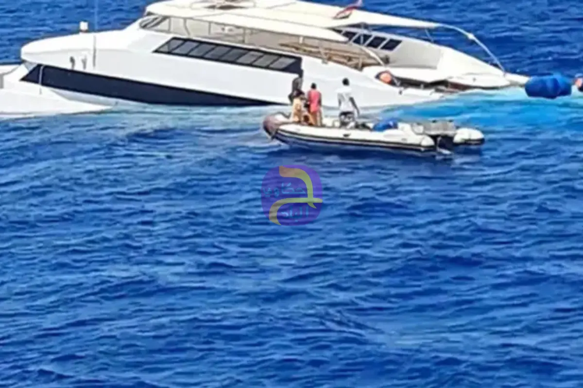 جنوح قارب سياحي في مرسى علم وإنقاذ 28 سائحاً ومصرياً