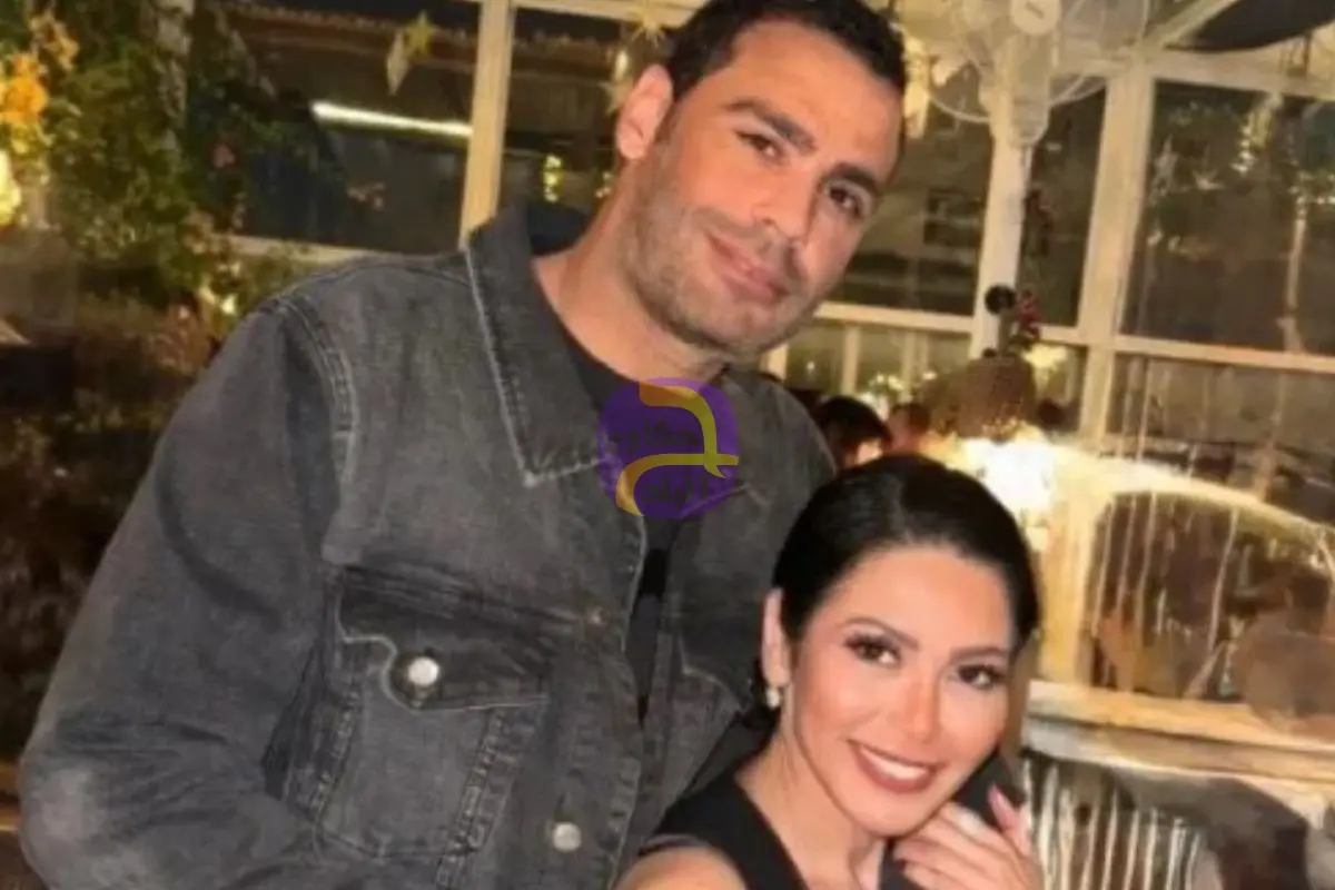 متمسكين ببعض.. حقيقة انفصال محمد عبدالمنصف ولقاء الخميسي