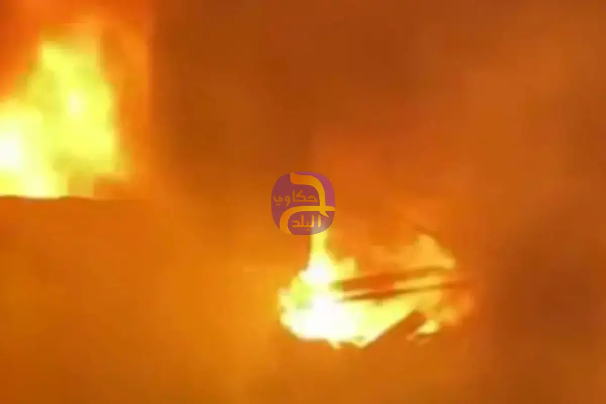 حريق يلتهم مبنى سكنياً