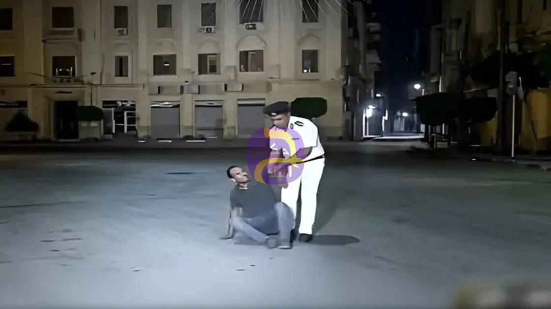 كشف حقيقة فيديو لشرطي يجذب مواطناً بطريقة غير لائقة