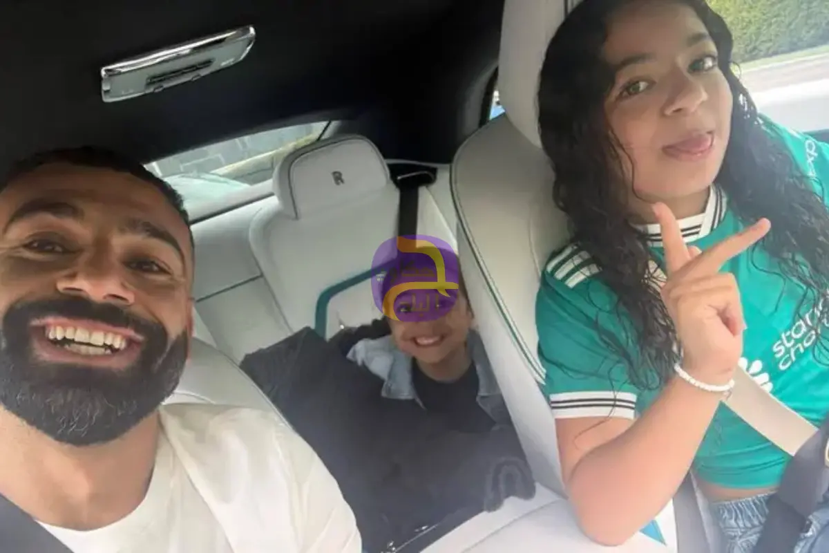 محمد صلاح يشارك جمهوره البهجة مع ابنتيه مكة وكيان