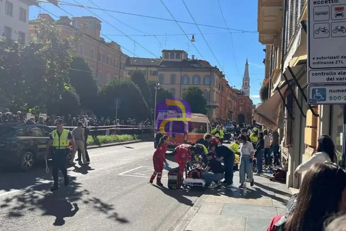 تدخلا لإيقاف حادث دهس مروع.. إيطاليا تكرم مصرياً ونجله