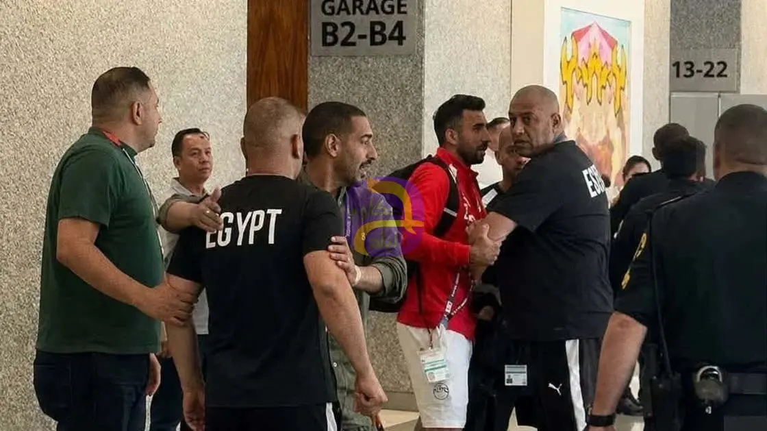 إبراهيم حسن يشتبك مع رجل أمن دفاعاً عن طفل مصري