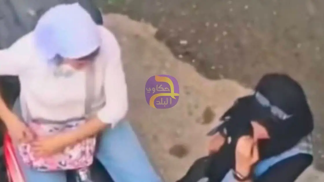 فيديو صادم ضبط فتاتين تتعاطيان المخدرات علناً في الشارع
